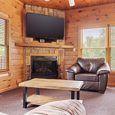 The Great Escape Ii, 5 Bedrooms, Sleeps 17, Game Room, Pool Access, Theater Gatlinburg Kültér fotó