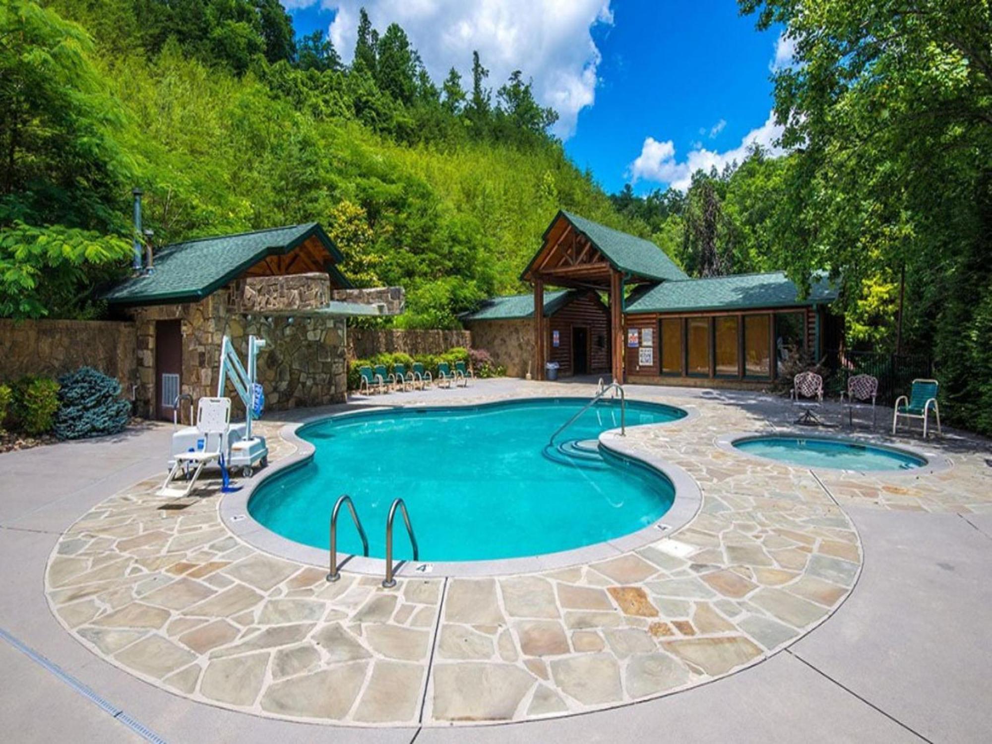 The Great Escape Ii, 5 Bedrooms, Sleeps 17, Game Room, Pool Access, Theater Gatlinburg Kültér fotó