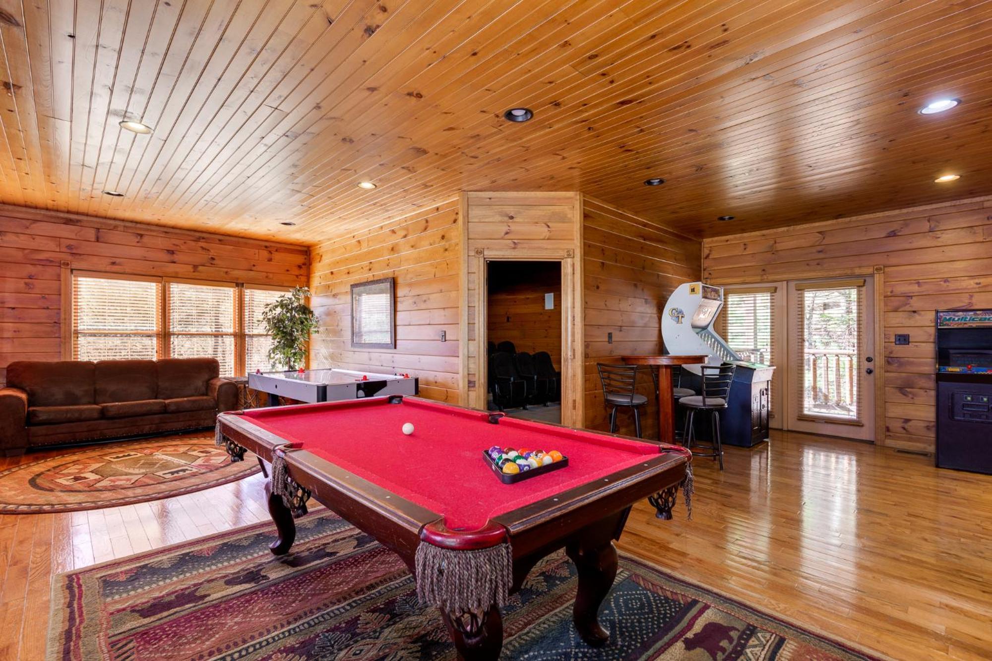 The Great Escape Ii, 5 Bedrooms, Sleeps 17, Game Room, Pool Access, Theater Gatlinburg Kültér fotó