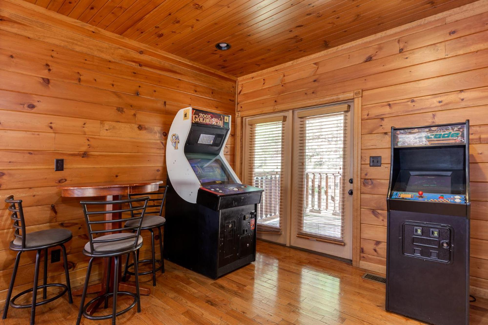The Great Escape Ii, 5 Bedrooms, Sleeps 17, Game Room, Pool Access, Theater Gatlinburg Kültér fotó