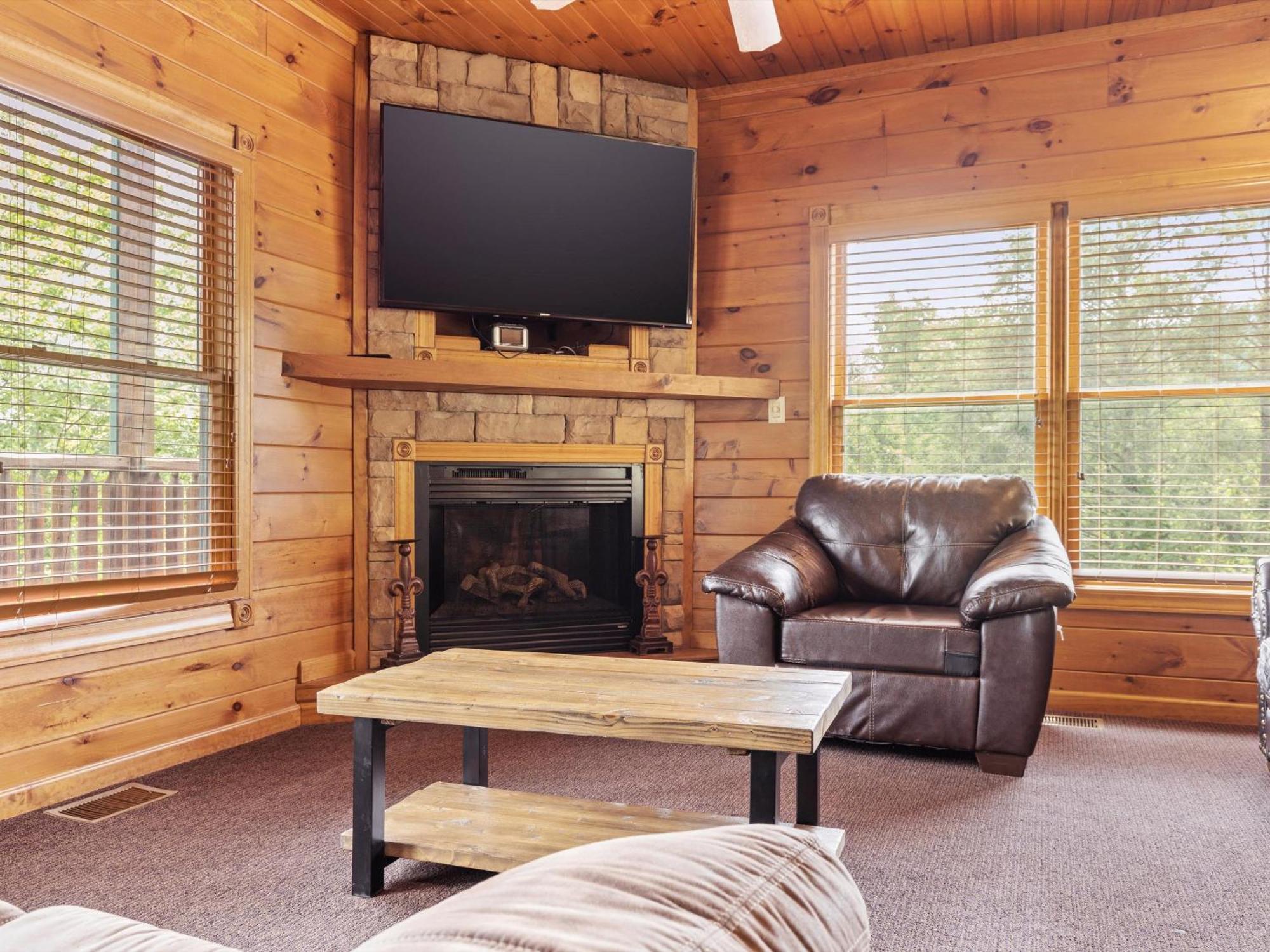 The Great Escape Ii, 5 Bedrooms, Sleeps 17, Game Room, Pool Access, Theater Gatlinburg Kültér fotó