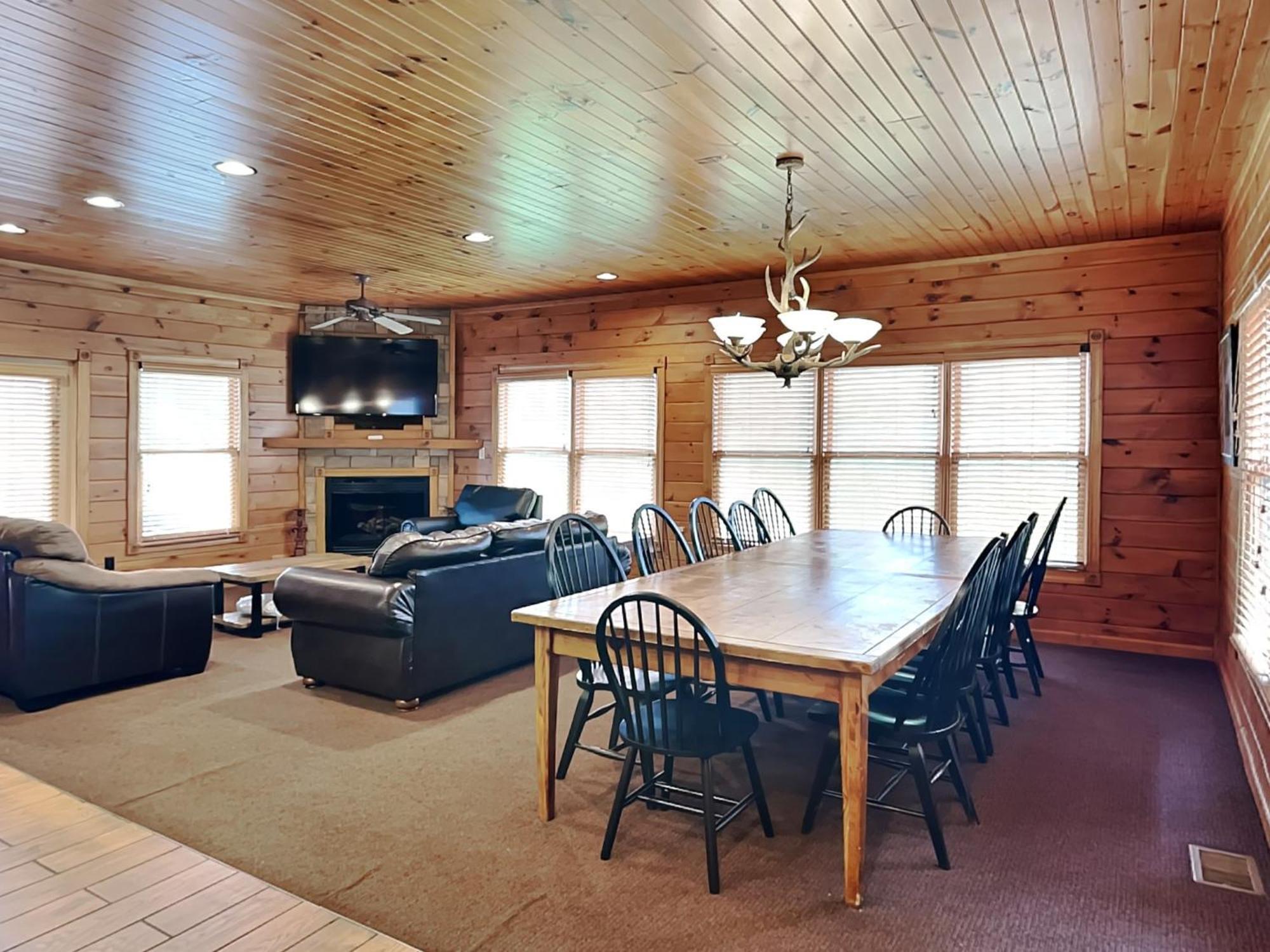 The Great Escape Ii, 5 Bedrooms, Sleeps 17, Game Room, Pool Access, Theater Gatlinburg Kültér fotó