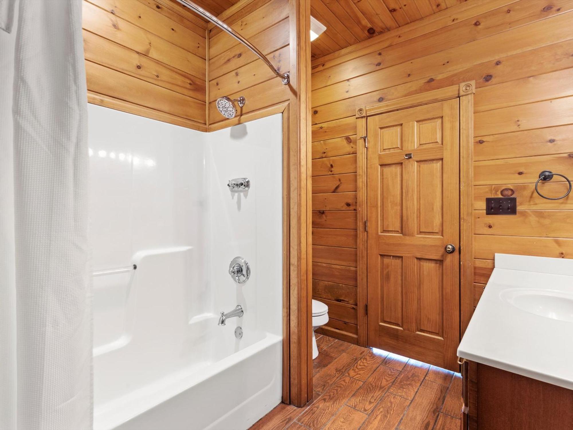 The Great Escape Ii, 5 Bedrooms, Sleeps 17, Game Room, Pool Access, Theater Gatlinburg Kültér fotó