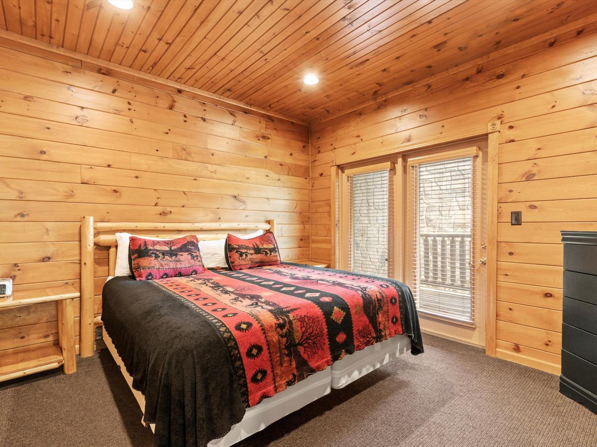 The Great Escape Ii, 5 Bedrooms, Sleeps 17, Game Room, Pool Access, Theater Gatlinburg Kültér fotó