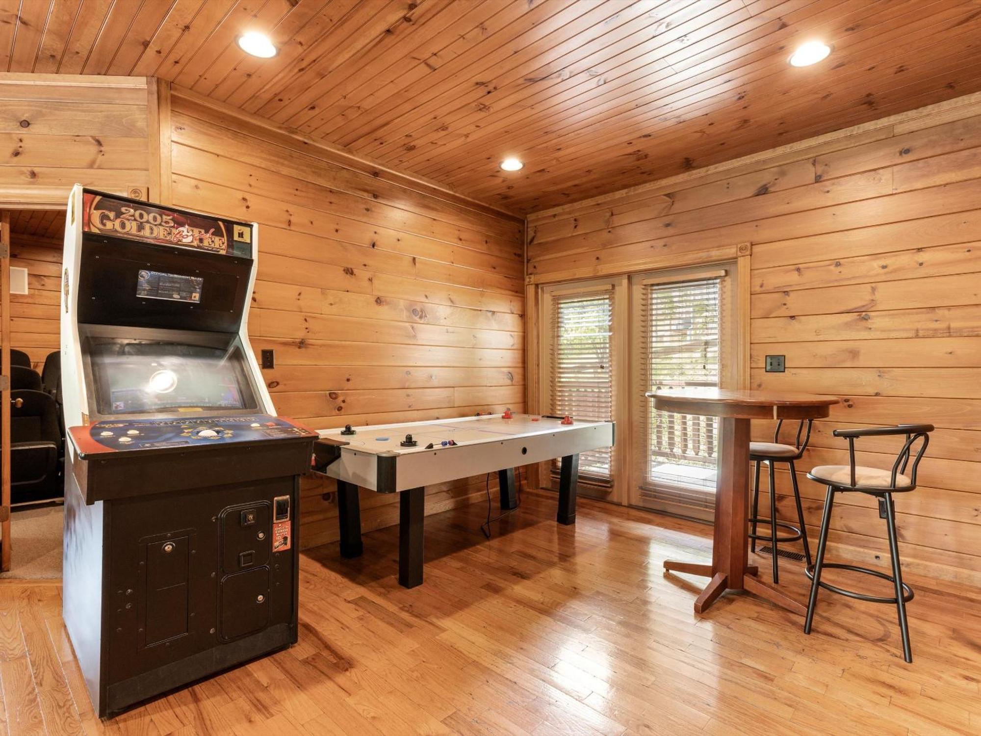 The Great Escape Ii, 5 Bedrooms, Sleeps 17, Game Room, Pool Access, Theater Gatlinburg Kültér fotó