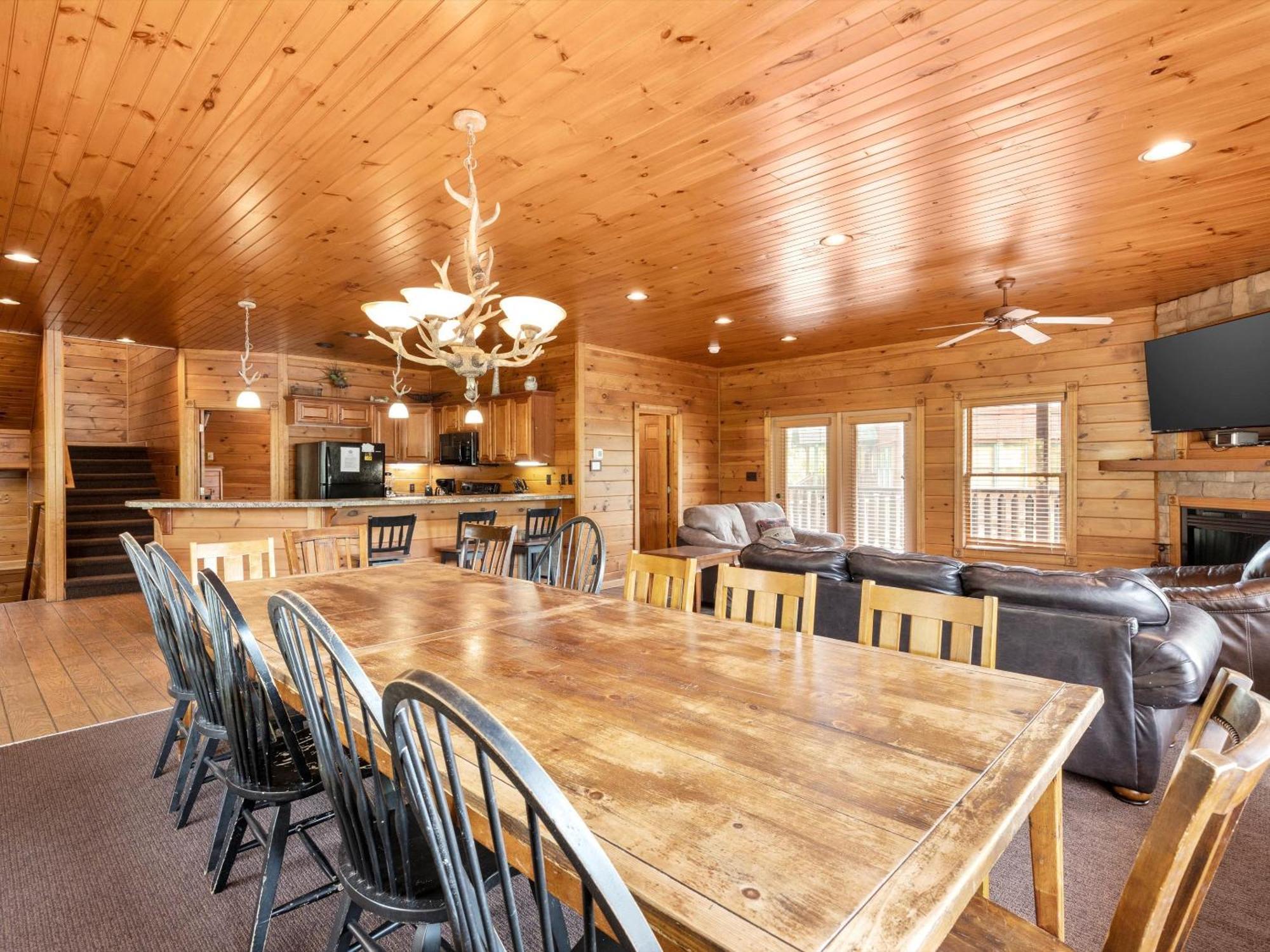 The Great Escape Ii, 5 Bedrooms, Sleeps 17, Game Room, Pool Access, Theater Gatlinburg Kültér fotó