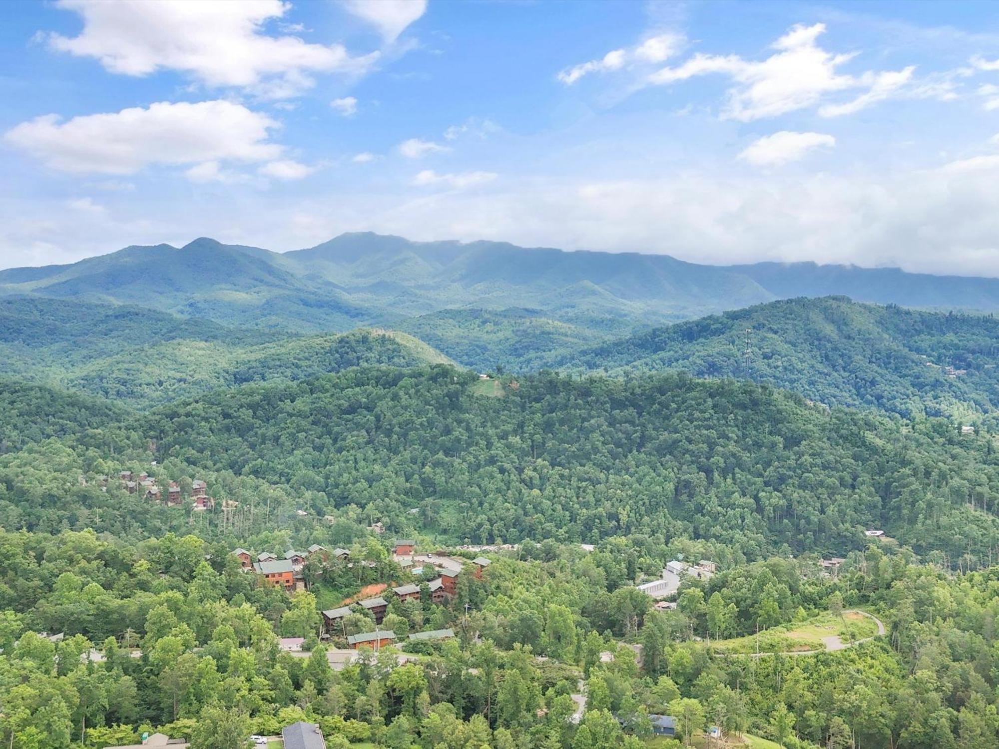 The Great Escape Ii, 5 Bedrooms, Sleeps 17, Game Room, Pool Access, Theater Gatlinburg Kültér fotó