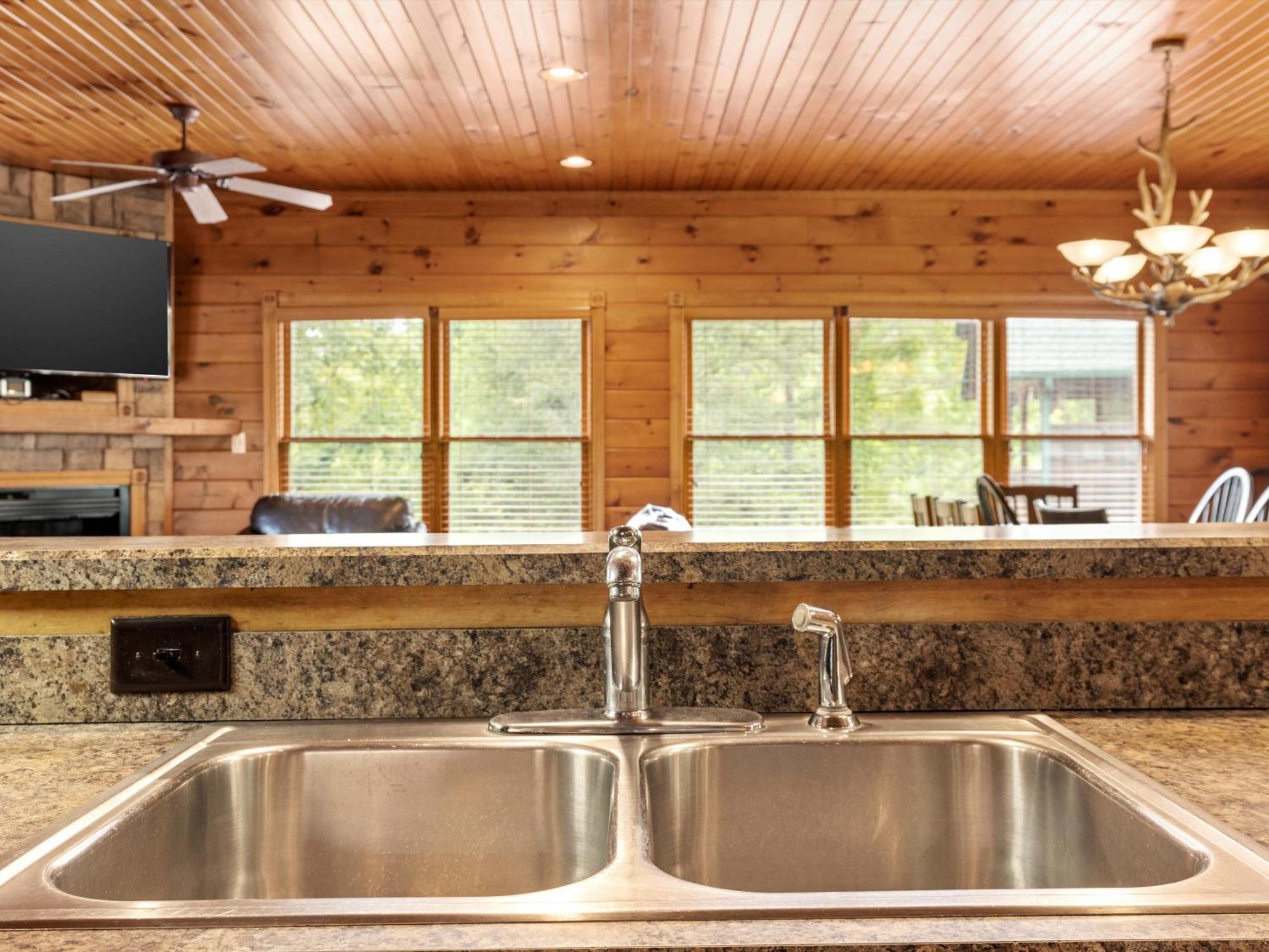 The Great Escape Ii, 5 Bedrooms, Sleeps 17, Game Room, Pool Access, Theater Gatlinburg Kültér fotó