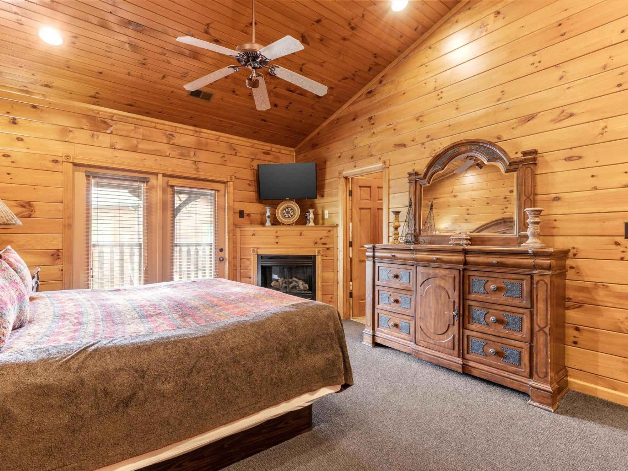 The Great Escape Ii, 5 Bedrooms, Sleeps 17, Game Room, Pool Access, Theater Gatlinburg Kültér fotó