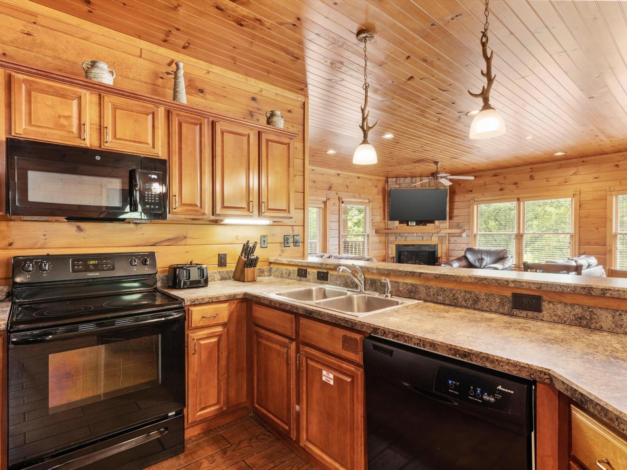 The Great Escape Ii, 5 Bedrooms, Sleeps 17, Game Room, Pool Access, Theater Gatlinburg Kültér fotó