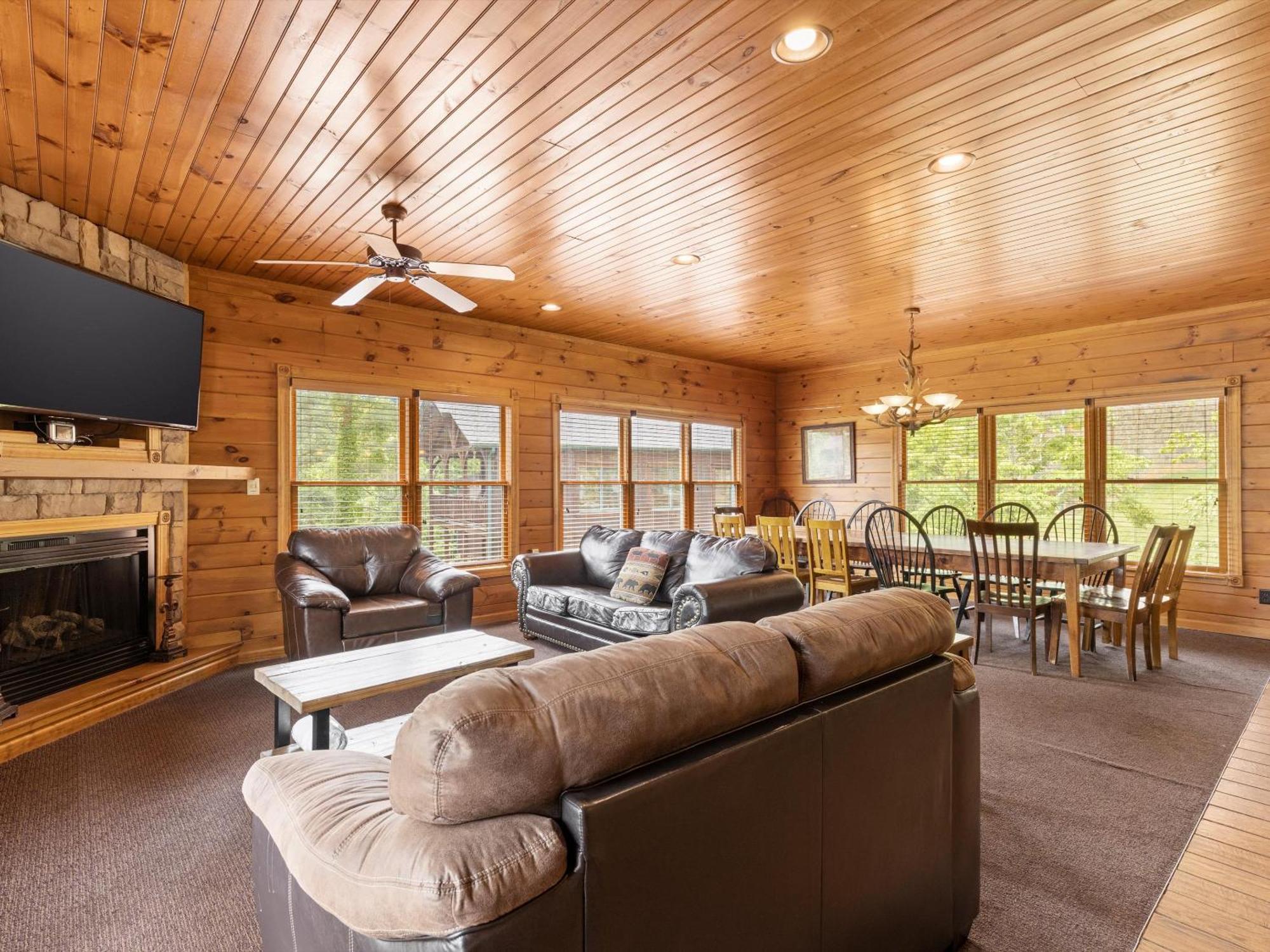 The Great Escape Ii, 5 Bedrooms, Sleeps 17, Game Room, Pool Access, Theater Gatlinburg Kültér fotó