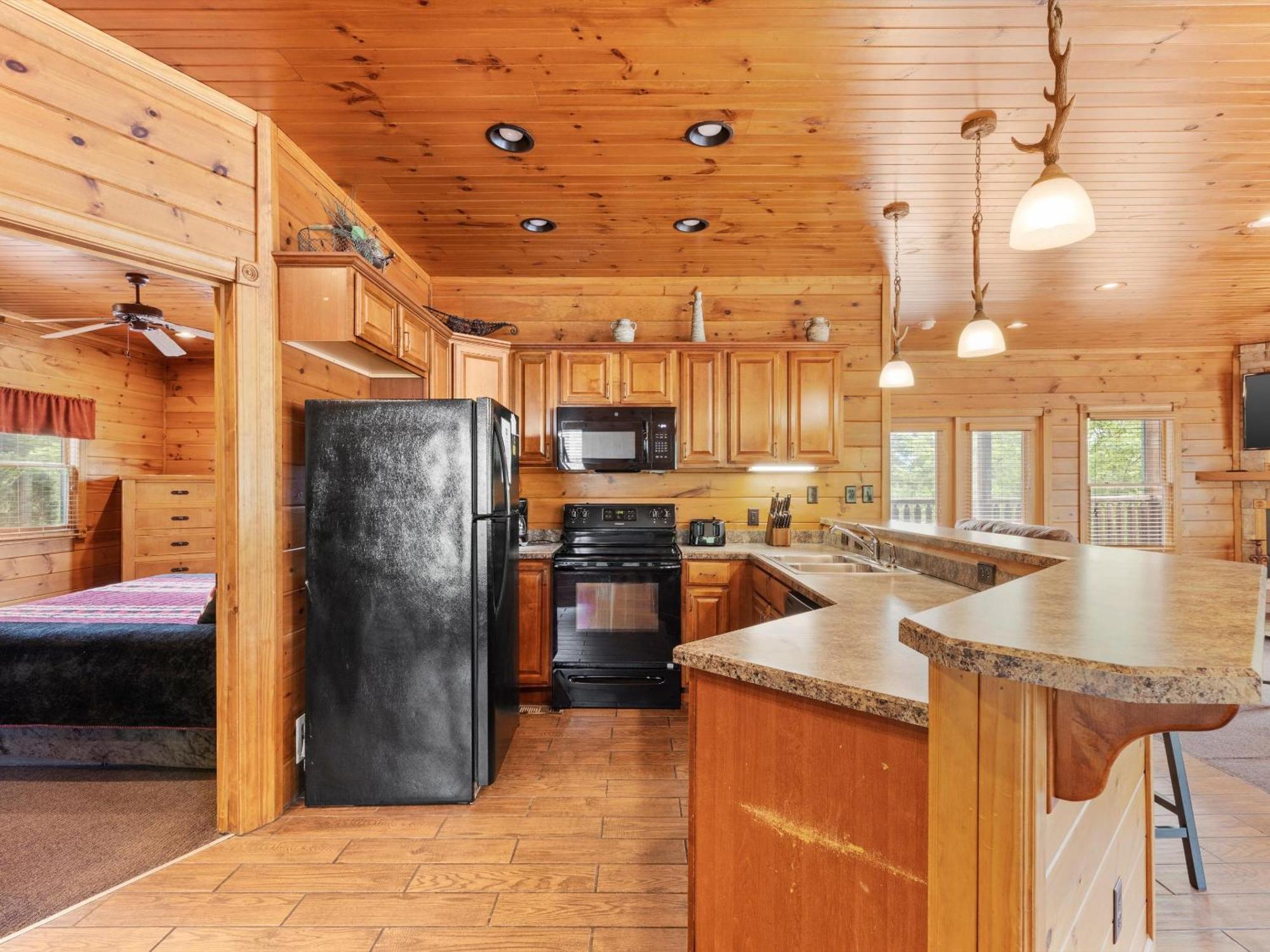 The Great Escape Ii, 5 Bedrooms, Sleeps 17, Game Room, Pool Access, Theater Gatlinburg Kültér fotó
