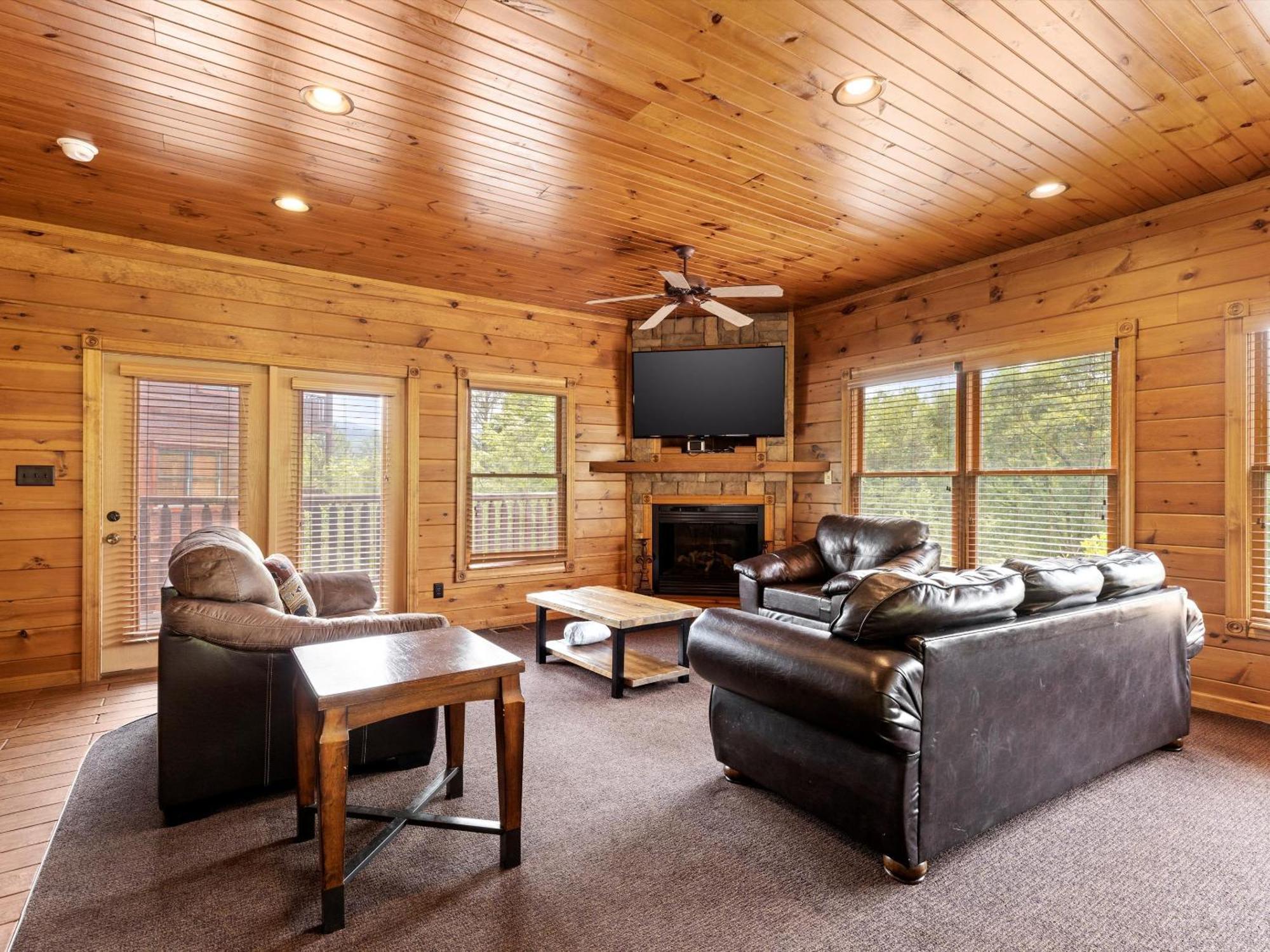 The Great Escape Ii, 5 Bedrooms, Sleeps 17, Game Room, Pool Access, Theater Gatlinburg Kültér fotó