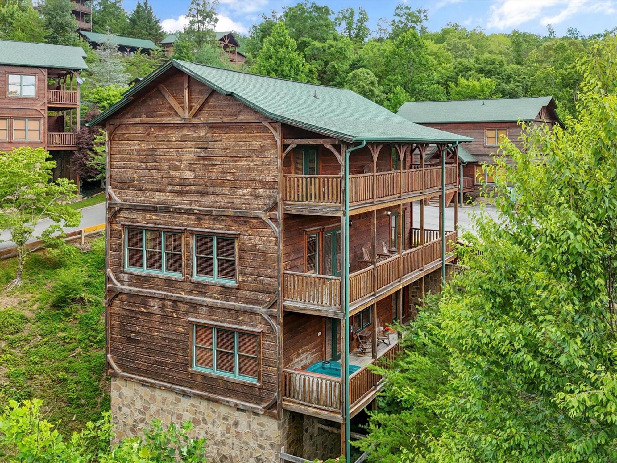 The Great Escape Ii, 5 Bedrooms, Sleeps 17, Game Room, Pool Access, Theater Gatlinburg Kültér fotó