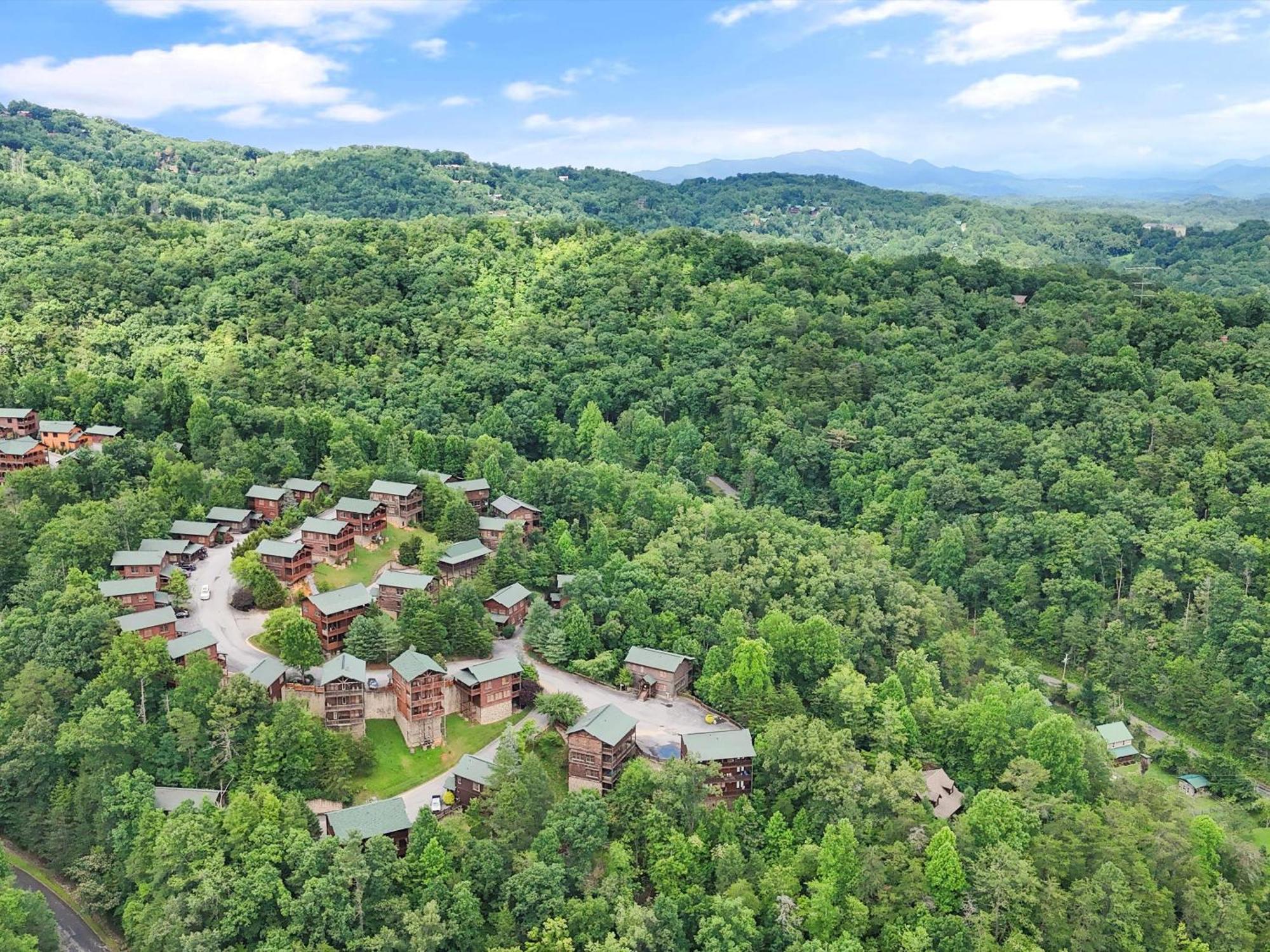 The Great Escape Ii, 5 Bedrooms, Sleeps 17, Game Room, Pool Access, Theater Gatlinburg Kültér fotó