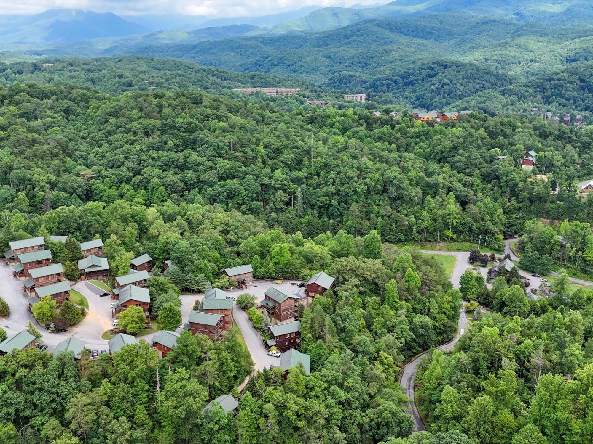 The Great Escape Ii, 5 Bedrooms, Sleeps 17, Game Room, Pool Access, Theater Gatlinburg Kültér fotó
