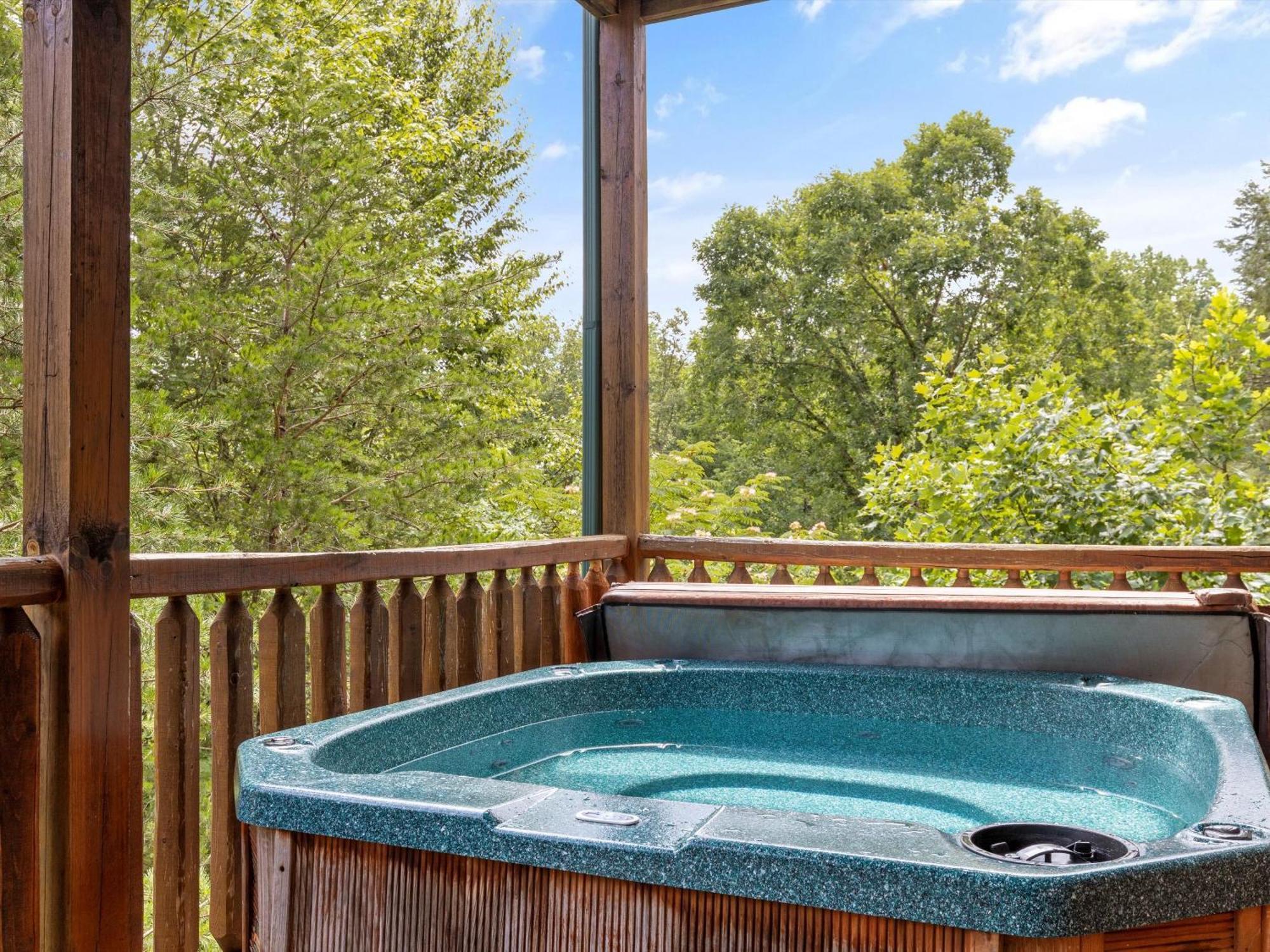 The Great Escape Ii, 5 Bedrooms, Sleeps 17, Game Room, Pool Access, Theater Gatlinburg Kültér fotó